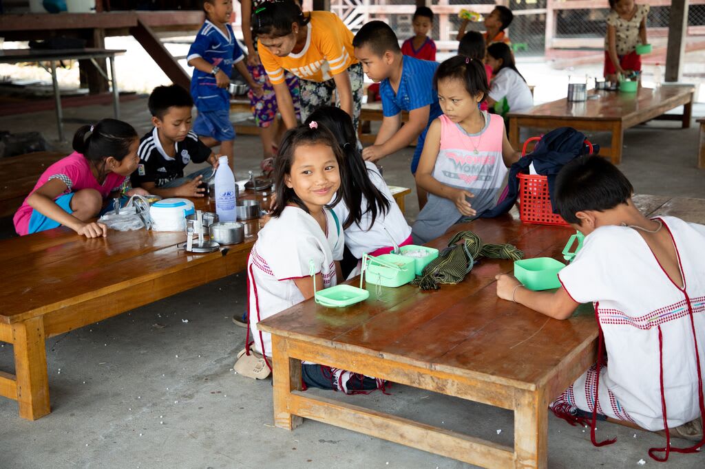 Children eating a meal at their Compassion centre.