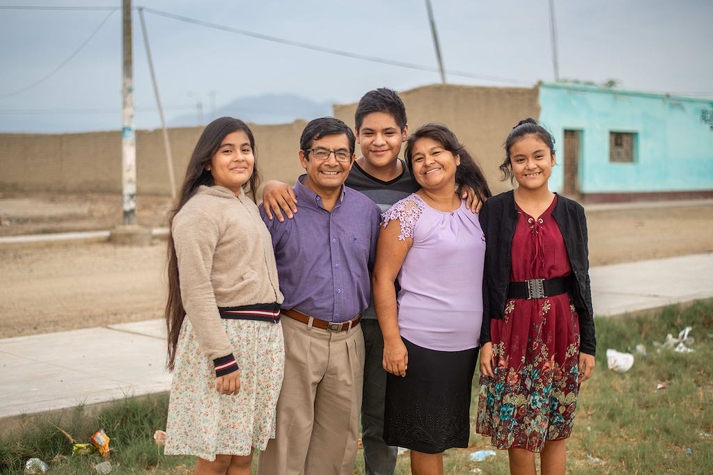 A photo of Pastor Dario's family, including his wife and three teenage kids.