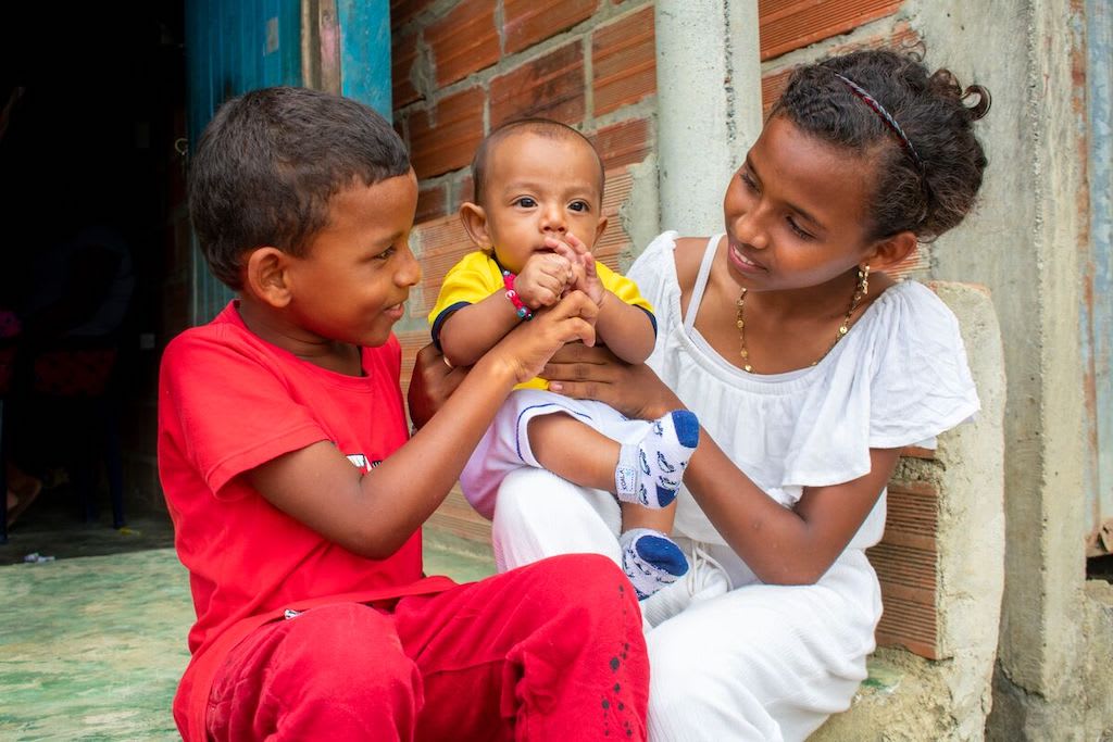 Deinner is in front of his grandmother's house. He is with his siblings, Ian and Saidith, outside on the front porch.
