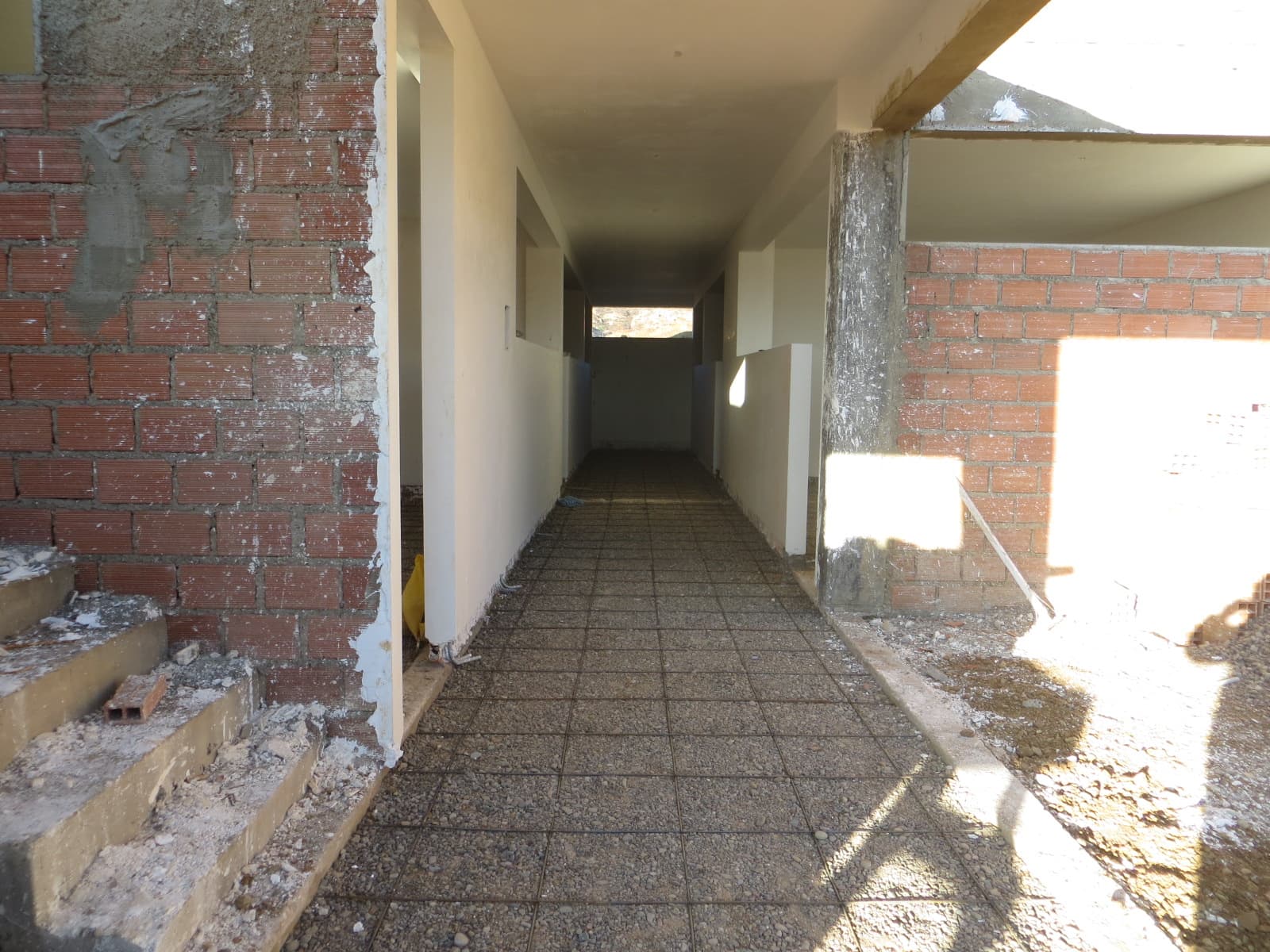 The main corridor to the classroom.