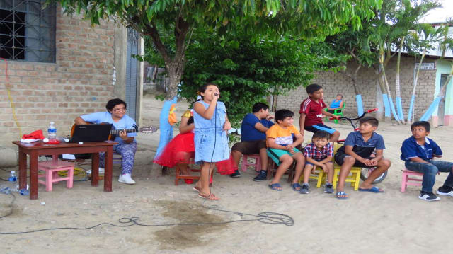 Children worshipping outside in Peru